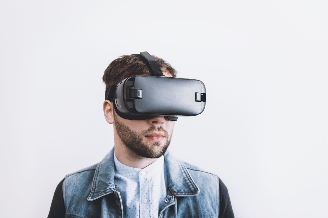 Menguak Teknologi di Balik Gadget VR: Cara Kerja dan Potensinya