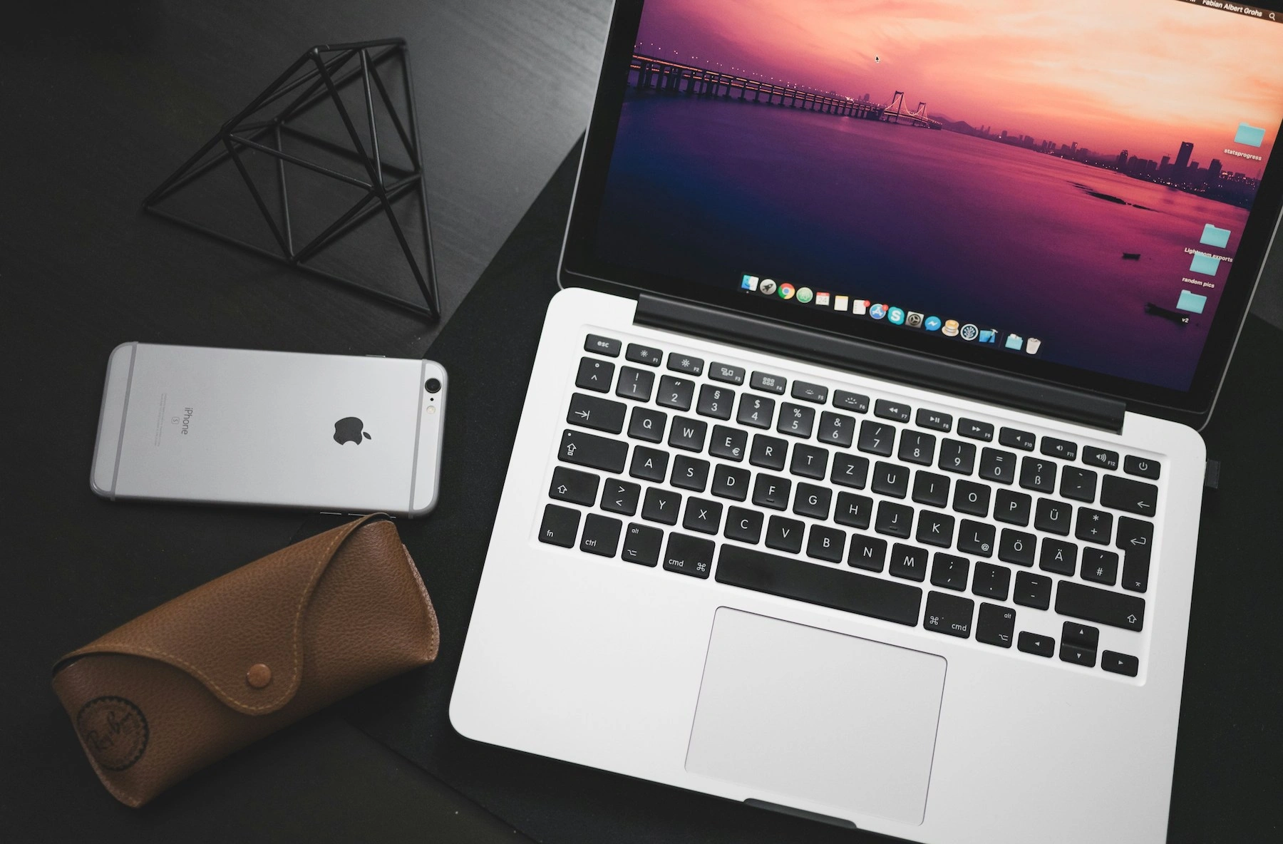 Tips dan Trik: Memaksimalkan Gadget Apple Saat Traveling