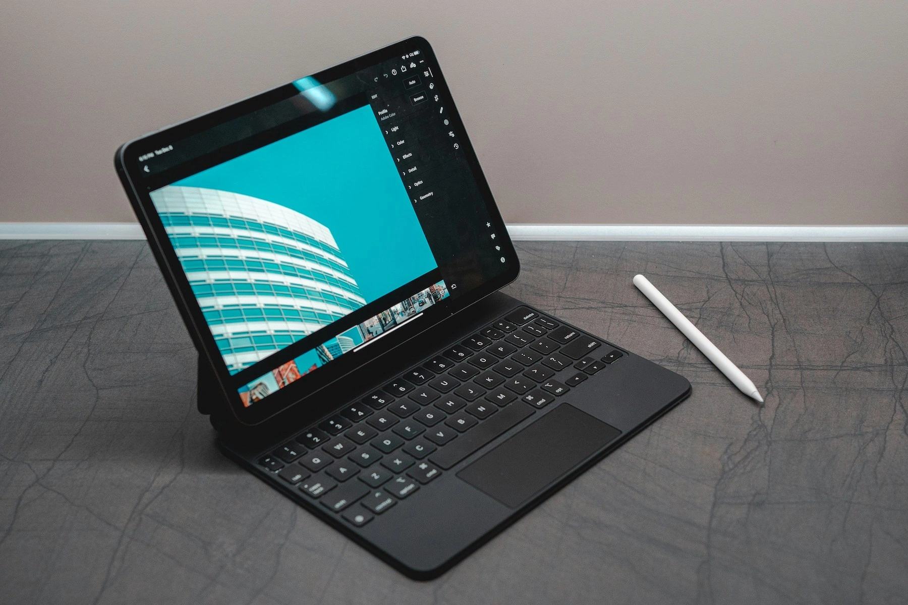 Transformasi Desain dengan iPad: Alat Inovatif untuk Para Kreator