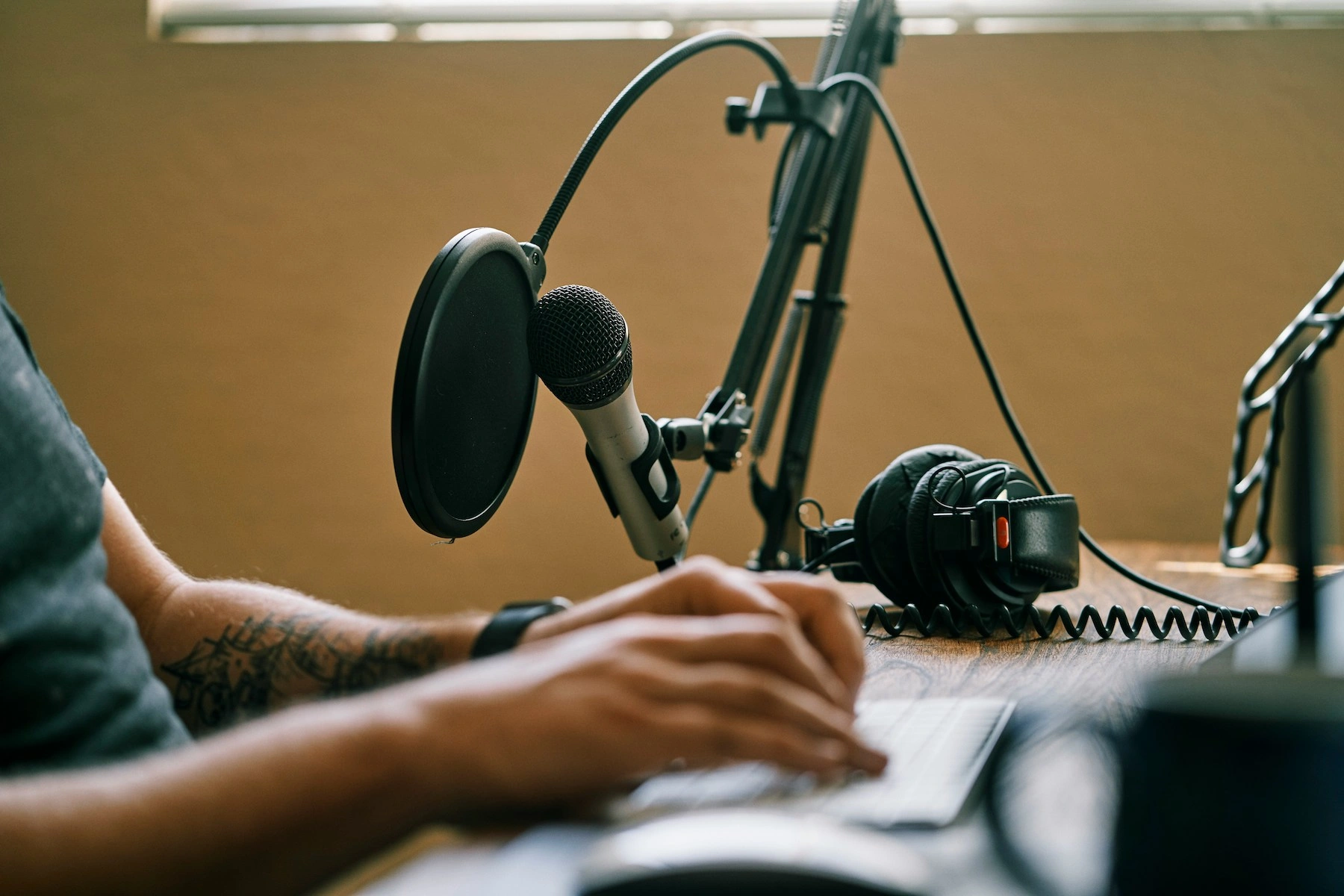 Dari Hobi Menjadi Bisnis: Potensi Menghasilkan Uang dari Podcast